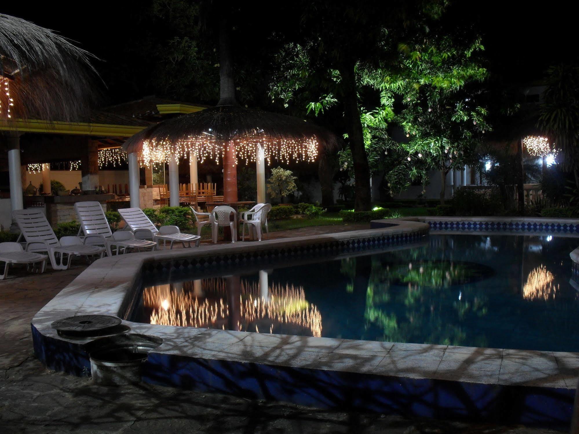 Ross Char Hotel Asunción Zewnętrze zdjęcie